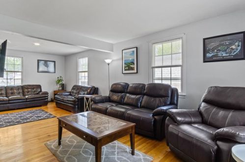 52 Canfield Ave, Warwick RI  02889-8802 exterior