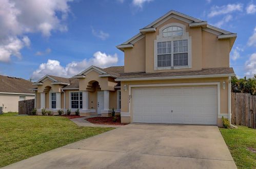 271 Granduer Ave, Fort Pierce, FL 34983-1288