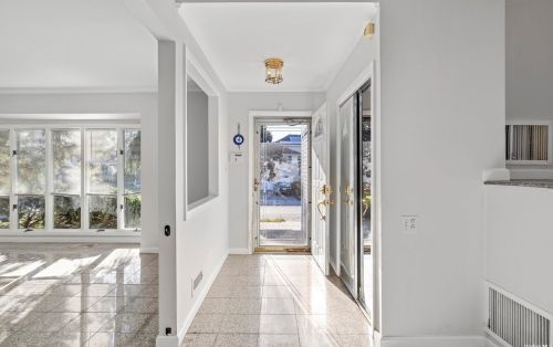 1073 Roxbury Dr, Westbury, NY 11590-5420