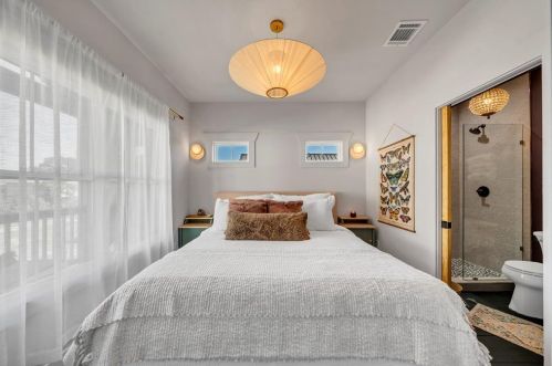 1208 32 St, Galveston TX 77550-6823 exterior