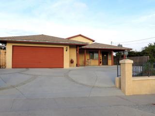 1627 Manor Dr, Vista, CA 92084-3013