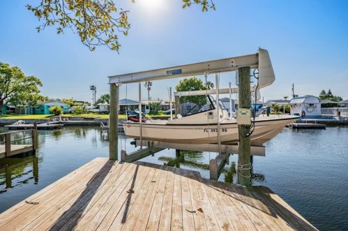 13401 Neptune Dr, Port Richey, FL 34667-1619