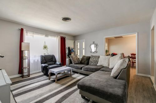 617 Palm Ave, Tarpon Springs, FL 34689-2426