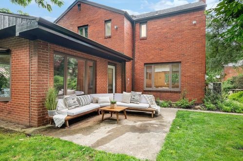 6735 Frst Gln Rd, Pittsburgh PA 15217-1825 exterior