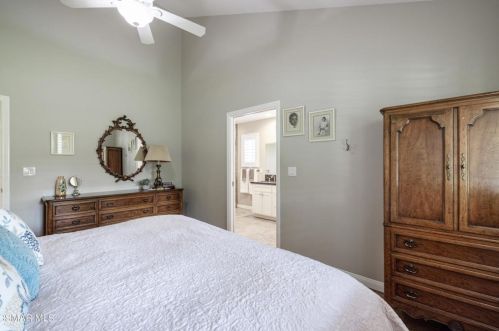 676 Weaver St, Simi Valley CA  93065-4315 exterior