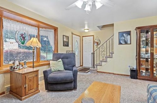 336 Jenny Lynn Dr, Moon Twp, PA 15108-3208