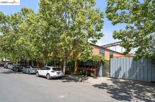2858 Helen St, Oakland, CA 94608-4026