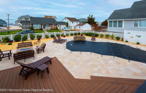 331 Sunset Dr, Pelican Island NJ  08751-2242 exterior