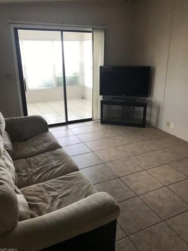 910 Plymouth Rock Dr, Naples FL  34110-8809 exterior