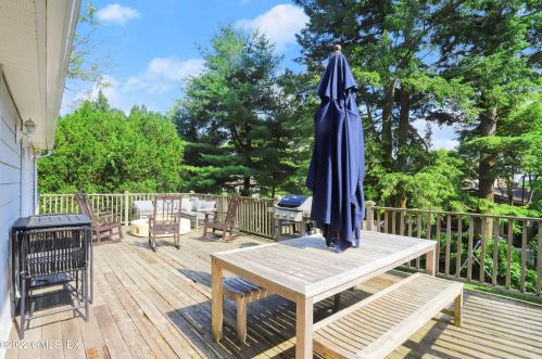 316 Riverside Ave, Riverside CT  06878-2122 exterior