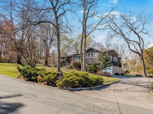166 Cedar Dr, Briarcliff, NY 10510-2602