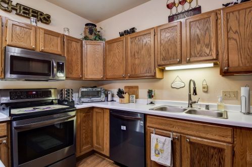 3920 92, Milwaukee WI 53228-2100 exterior