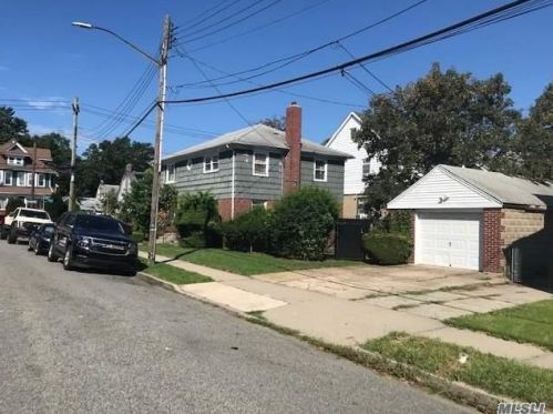 220-05 94th Dr, Jamaica, NY 11429-2104