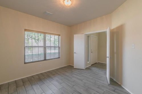 1100 Inglewood Dr, Midlothian, TX 76063-5747
