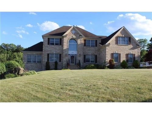 200 Pine Valley Ter, Easton, PA 18042-6981
