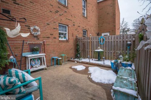 2066 Harbour Dr, Palmyra NJ 08065-1111 exterior