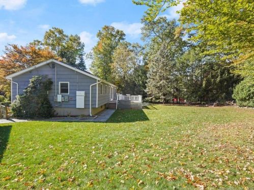 10 Pink Cloud Ct, Norwalk CT  06851-3310 exterior