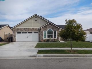 2381 Tahoe Ave, Tulare, CA 93274-6189