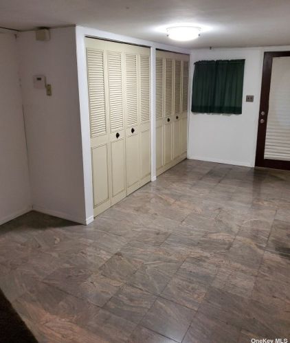 249-18 148th Ave, Jamaica, NY 11422-5501