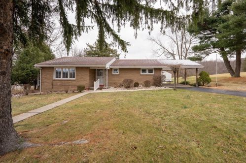 111 Amber Dr, Latrobe, PA 15650-3453