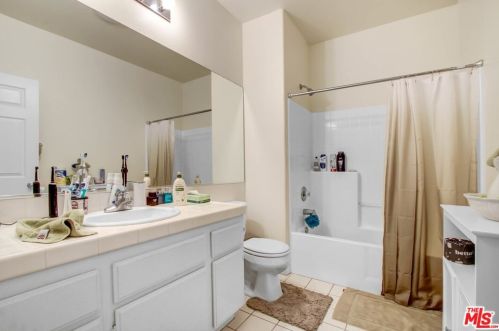 16744 Saticoy St, Van Nuys CA 91406-2129 exterior