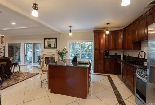 4226 Sepulveda, Van Nuys CA 91402-4305 exterior