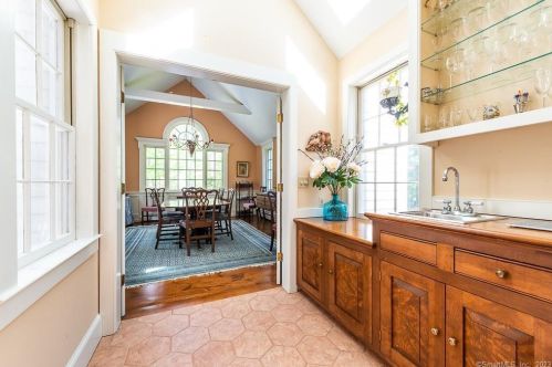 13 Dennison Rd, Essex CT  06426-1352 exterior