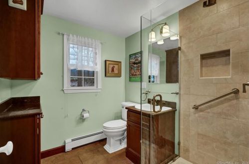 43 Walnut Ln, Northford CT  06472-1128 exterior