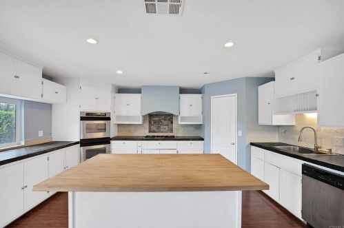 1260 Hoover St, Escondido CA  92027-1415 exterior