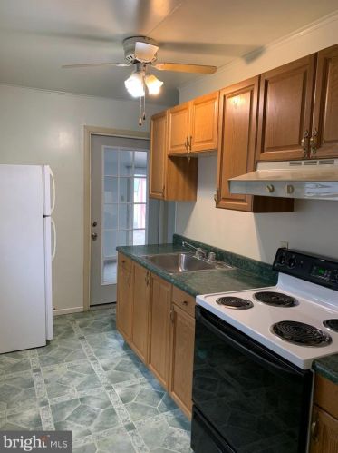 718 Reber St, Shoemakersville, PA 19555-1627
