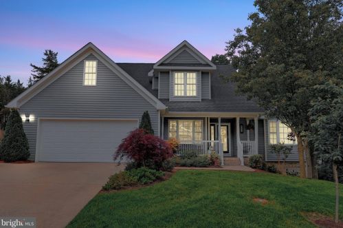 670 Crystal Ln, Strasburg, VA 22657-2369