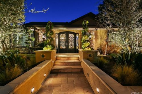 1101 Las Palmas Dr, Fullerton, CA 92835-1445