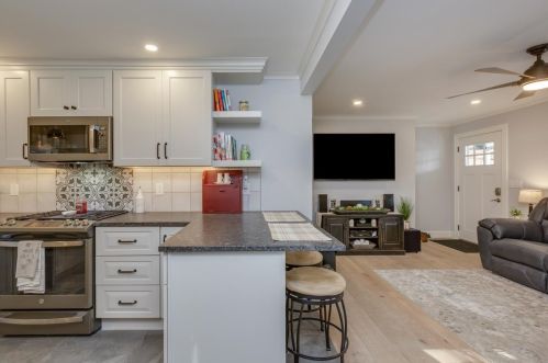 8 Walnut Hill Rd, Sandown NH  03873-2305 exterior