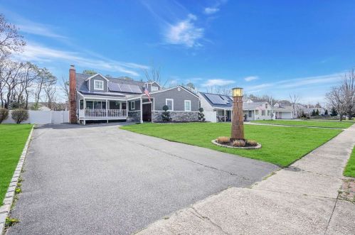 461 Raft Ave, Holbrook, NY 11741-5909