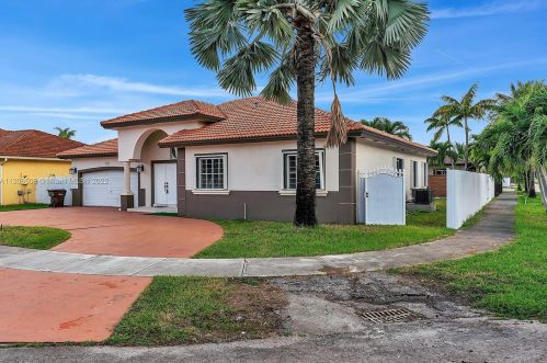 7090 5th Ave, Hialeah FL  33014-4952 exterior