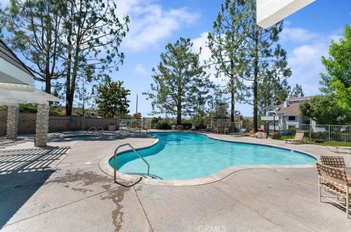 26808 Claudette St, Santa Clarita CA  91351-5206 exterior