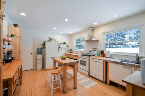 4813 Regent St, Madison, WI 53705-4823