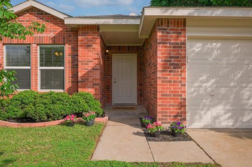 8316 Early Dawn Trl, Denton, TX 76210-3899