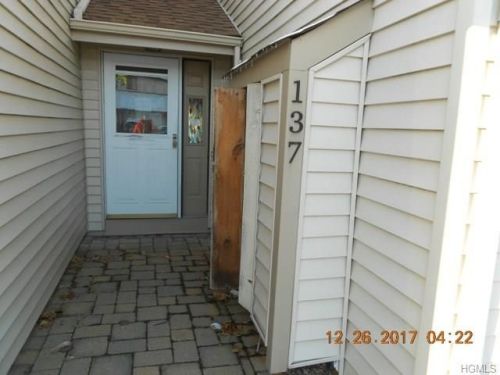 137 Country Club Dr, Florida, NY 10921-1552