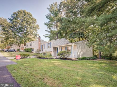 10833 Split Oak Ln, Springfield VA  22015-2323 exterior