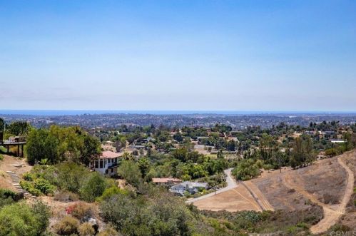 3056 Palm Hill Dr, Vista, CA 92084-6555