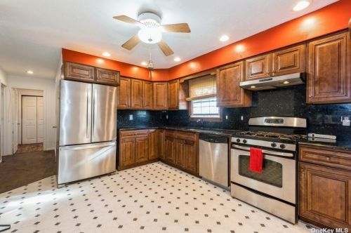 483 Sand Hill Rd, North Wantagh, NY 11793-1225