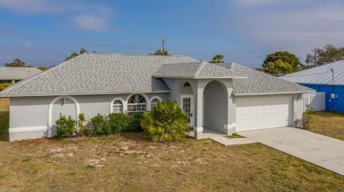 509 27th Ter, Cape Coral, FL 33904-2834