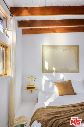 19751 Grand Vw Dr, Topanga CA  90290-3313 exterior