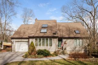 113 Spring Glen Rd, Niantic, CT 06357-1613