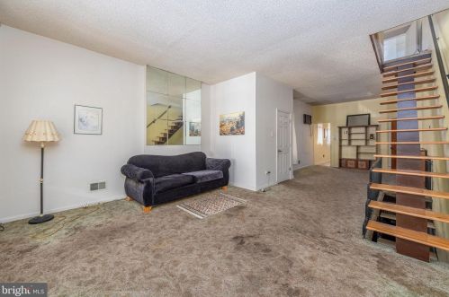 1424 Jackson St, Philadelphia, PA 19145-3941