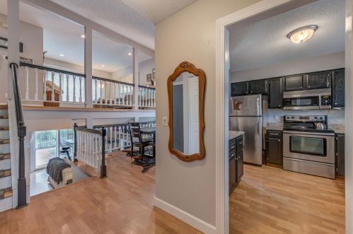 3653 Blue Jay Way, Saint Paul, MN 55123-2220