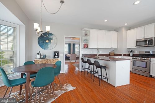 8231 Singleleaf Ln, Lorton VA  22079-5634 exterior