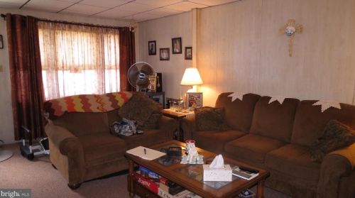 208 Chestnut Ave, Camden NJ  08109-2049 exterior