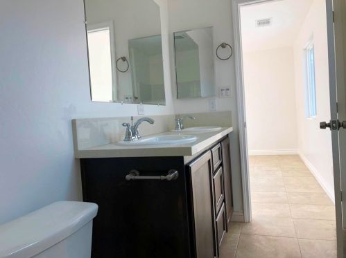 919 Southgate Dr, Bakersfield CA  93304-5150 exterior
